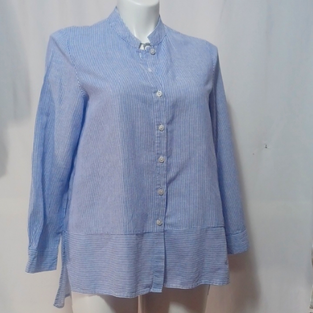 TAHARI WOMENS TOP SIZE L IN A LOVELY BLUE AND WHITE STRIPED 💙 - Picture 1 of 7